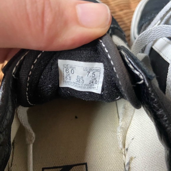 Old Skool Vans Women’s 7.5 - Picture 7 of 8